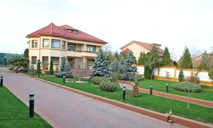 Acesta este palatul din Bolintin în care locuiește familia Bădălău jpeg