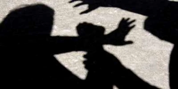 Bătaia a avut loc la începutul lunii martie în prezenţa poliţiştilor din localitate