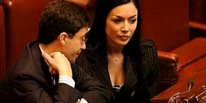 Mara Carfagna cu Italo Bocchino, unul dintre oamenii plecaţi deja din tabăra lui Berlusconi