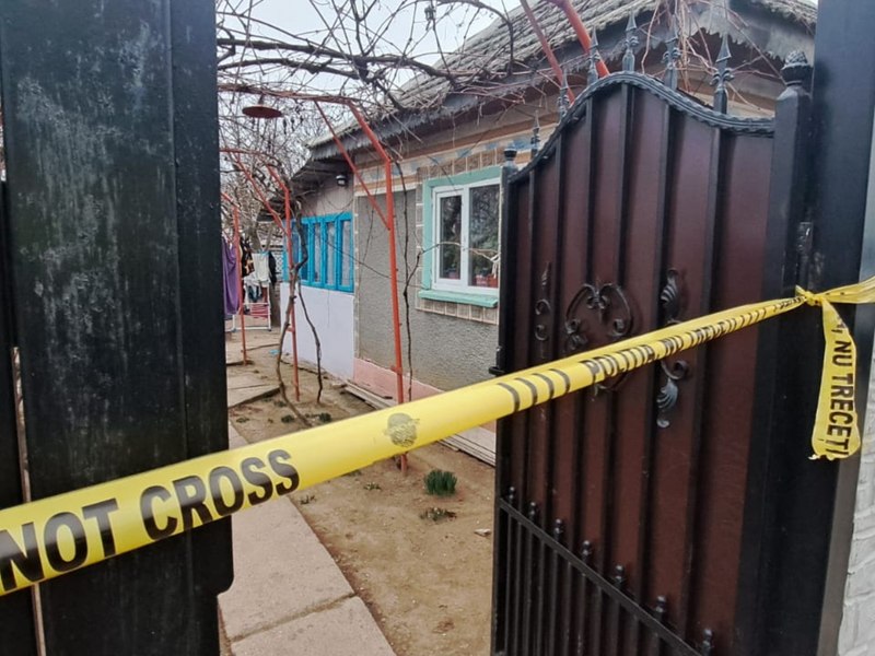Crimă odioasă în Dolj: Un bărbat a intrat într-o locuință unde a înjunghiat mortal o persoană și a rănit alte două