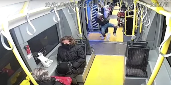 tramvai vandalizat