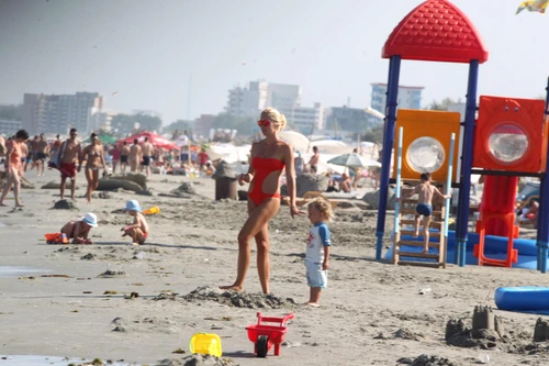 Raluca Zenga arată perfect, deşi a născut doi copii