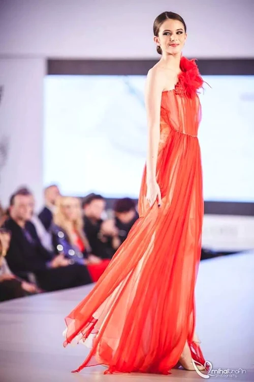 Anul trecut, Rebecca a fost desemnată „Cel mai tânăr model” la Bucharest Fashion Week