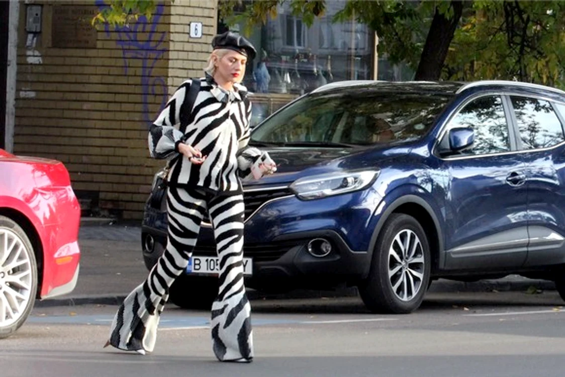 
    Lidia Buble, surprinsă de fotoreporterii Click! în zona Radu Beller din Bucureștifoto: BLITZ  