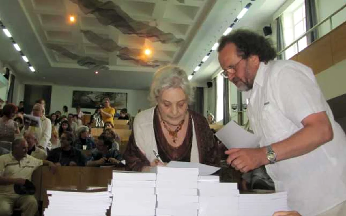 Amfiteatrului Memorialului Ipoteşti adună an de an poeţi importanţi: foto Adevărul