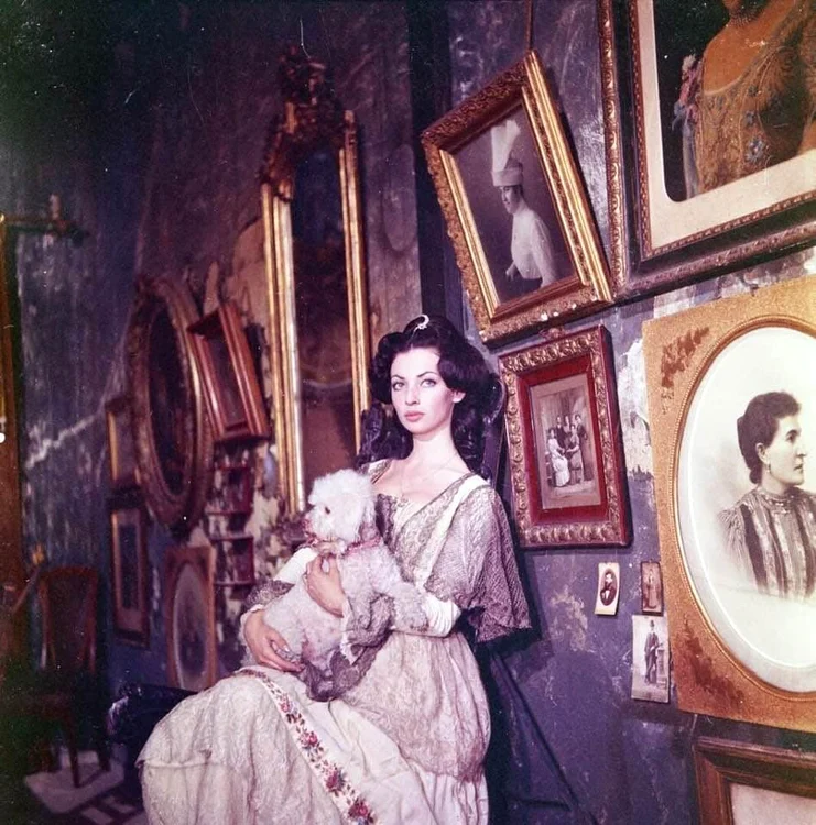 Julieta Szonyi, Arhivă jpg