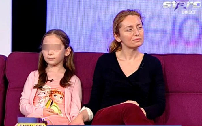Fiica lui Dan Condrea, împreună cu mama ei, Laura Georgescu, la o emsiune tv