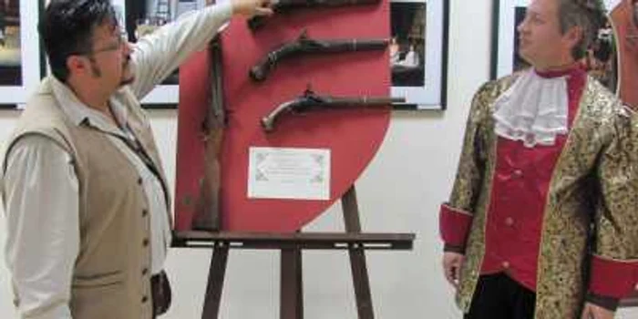Expoziţie de arme din secolul al XVIII-lea 