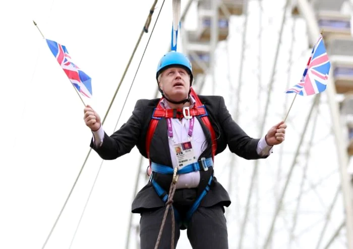 Boris Johnson, rămas suspendat pe tiroliană FOTO The Telegraph