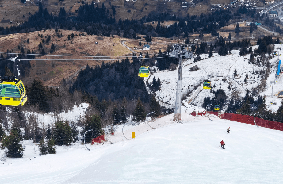 Cum se schiază în Maramureș. Ce pârtii sunt deschise și cât măsoară stratul de zăpadă