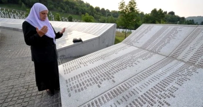 Monument ridicat la Srebrenica pe locul execuțiilor din 1995