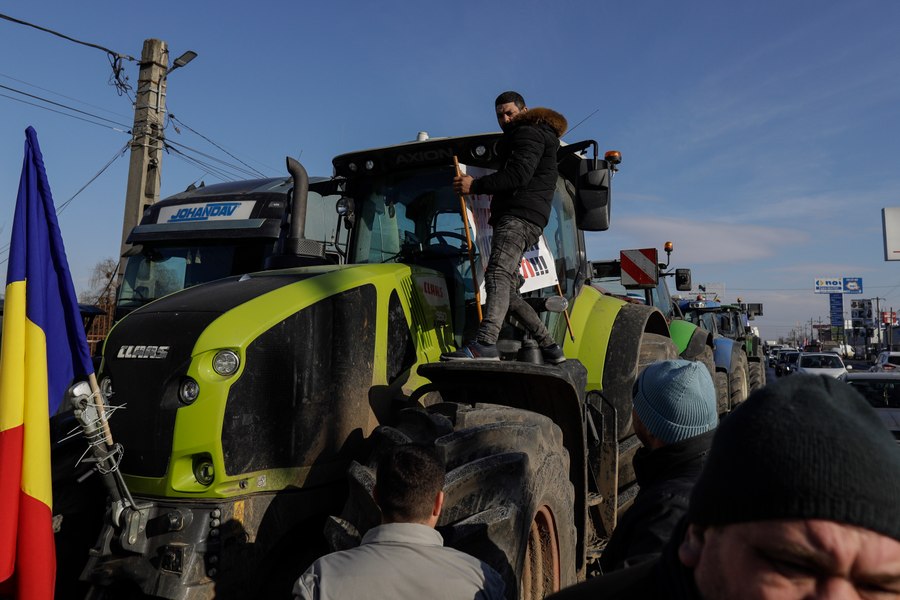 Statul oferă bani fermierilor din sectorul vegetal și modifică legislația pentru șoferii de utilaje