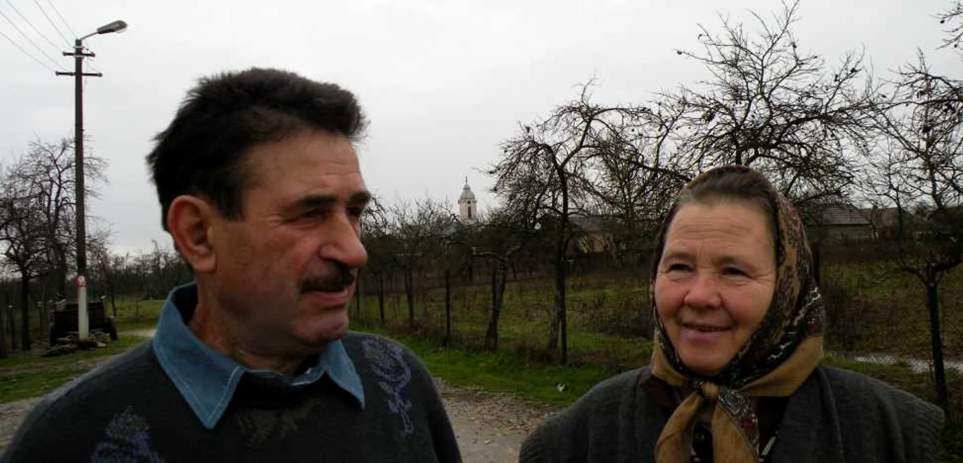 Ion şi Paraschiva Sârbu se uită cu nostalgie spre obiceiurile de odinioară