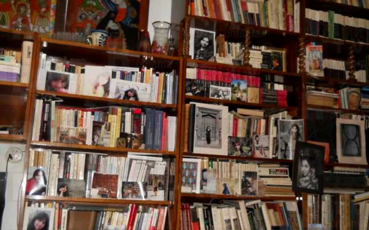 Bibliotecile din case erau pline de cărţi FOTO rtv.net