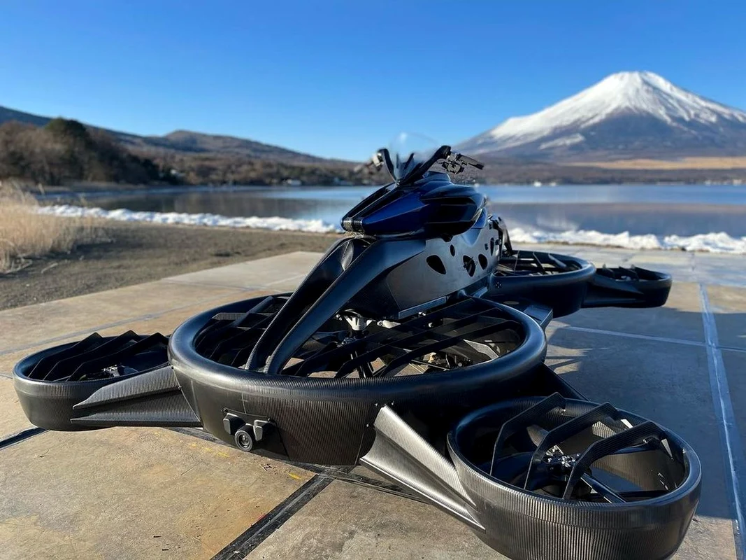 Hoverbike-ul Xturismo costă 555.000 de dolari (foto: Instagram)