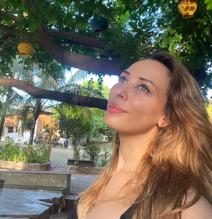 
    Iulia Vântur se află izolată alături de Salman Khan și mai mulți membri ai familiei acestuiafoto: captură video Pro Tv  