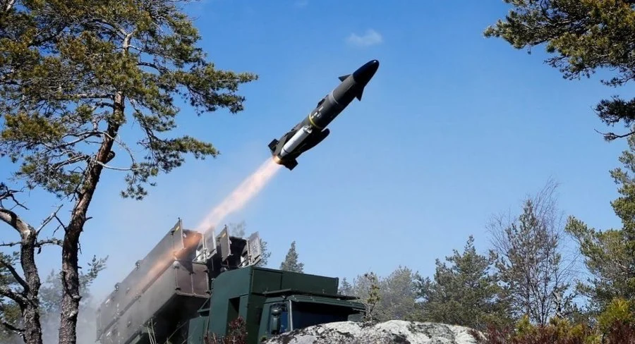 Forțele ucrainene au folosit în premieră o rachetă anti-navă de fabricație suedeză în atacul asupra unei platforme petroliere din Marea Neagră