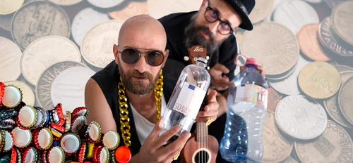 Andi Bănică și Marius Dobre fac haz de necaz pe seama campaniei de reciclare
