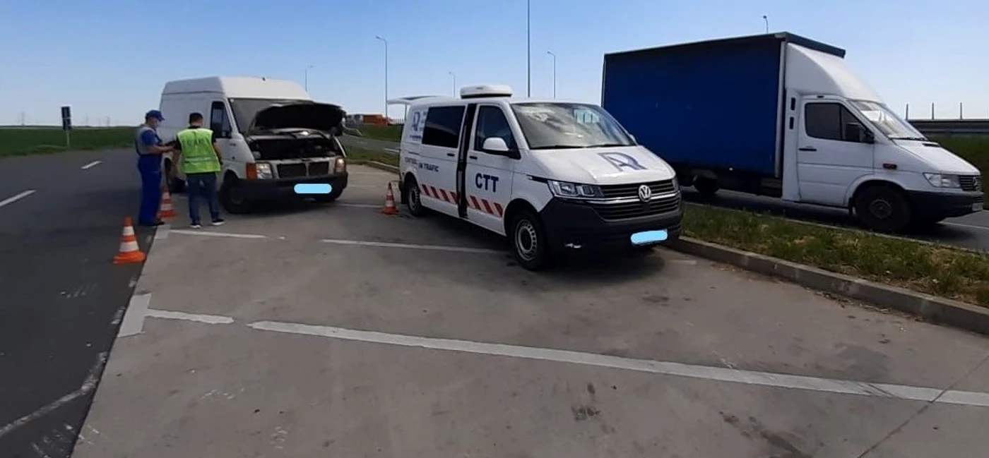 
    Sute de mașini au fost oprite în trafic și verificate din punct de vedere tehnicFoto: Poliția Română  