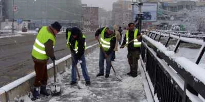 Se va intervenii pe toate drumurile pentru a îndepărta zăpada