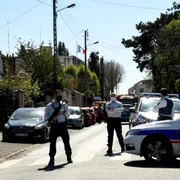 Politia franceza intervenind la un atac cu cutitul FOTO AFP