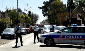 Politia franceza intervenind la un atac cu cutitul FOTO AFP