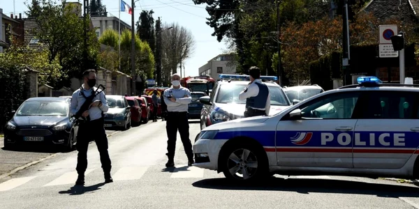Politia franceza intervenind la un atac cu cutitul FOTO AFP