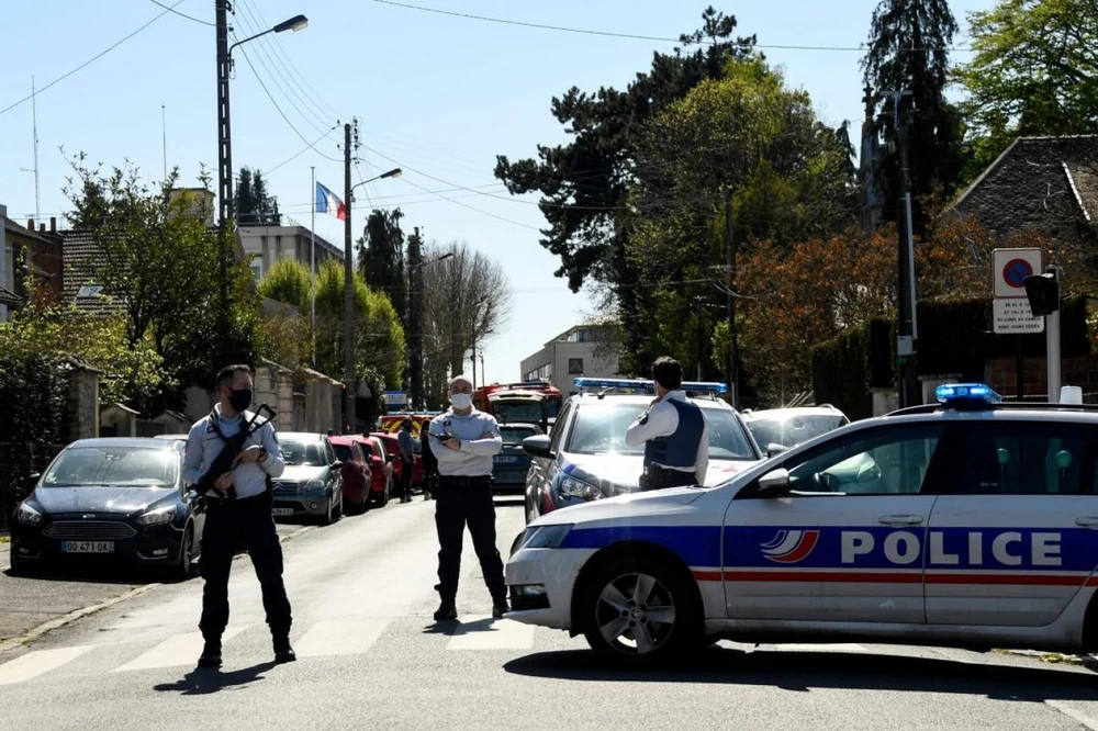 Descoperire șocantă în Franța. Poliția a găsit rămășițele a cinci nou-născuți în locuința unui cuplu, după nașterea unui alt copil