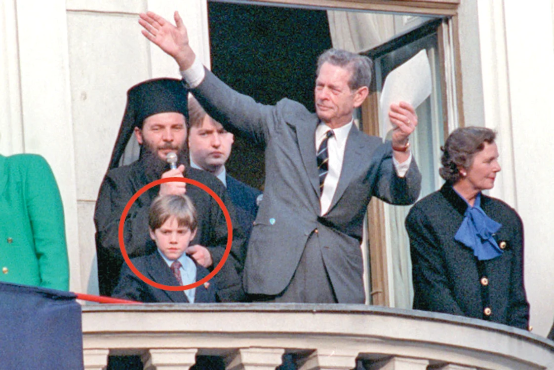 În 1992, Nicolae a venit pentru prima oară în România, alături de bunicii săi