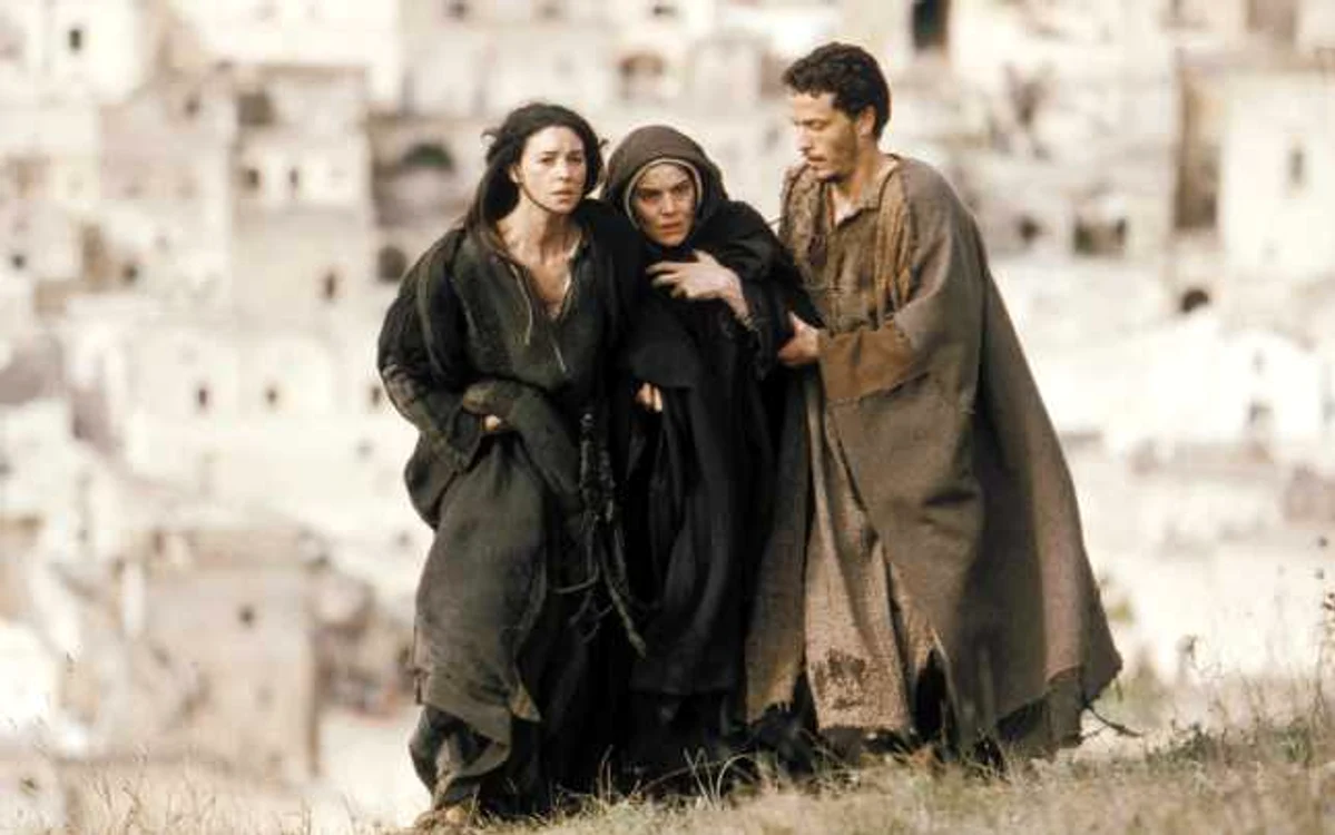 Monica Bellucci şi Maia Morgenstern au jucat rolurile principale feminine în „Patimile lui Hristos“ FOTO Cinemagia