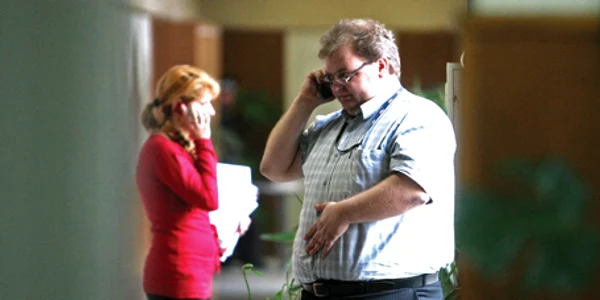 În timpul grevei de ieri, unii funcţionari au preferat să plimbe hârtii şi să vorbească la telefon pe holurile primăriei
