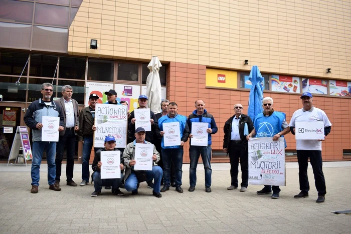 Caravana a făcut un prim popas la Zalău FOTO Andreea Vilcovschi