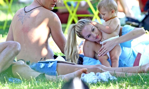 *EXCLUSIVE* Candice Swanepoel and family enjoy a day at a park in NYC jpeg