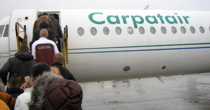 Două curse Carpatair au fost amânate din cauza piloţilor, care nu au curăţat gheaţa depusă pe fuzelaj şi aripi. FOTO: Arhivă