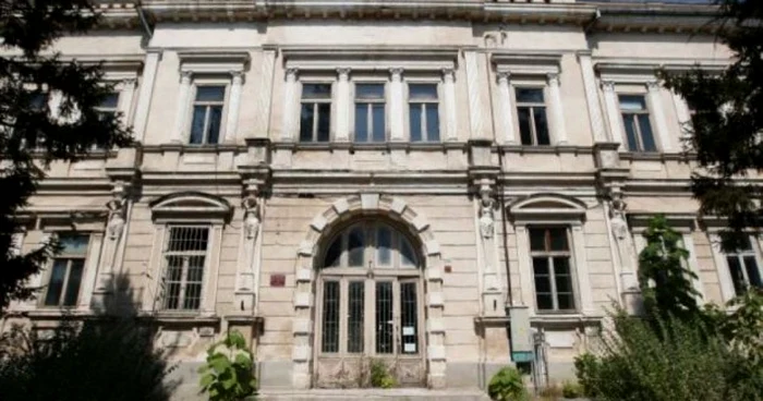 Fostel Băi Comunale din Craiova au ajuns o ruină