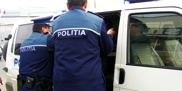 Poliţişti în acţiune. FOTO: ARHIVĂ NICOLETA BUTNARU