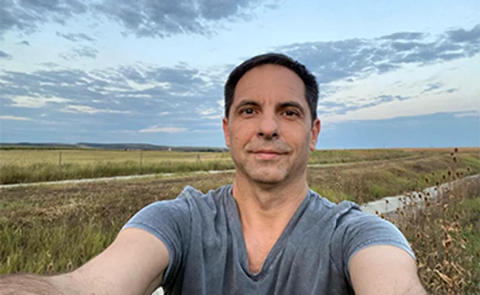 Pe acest teren începe Dan Negru construcţia de case de vacanţă