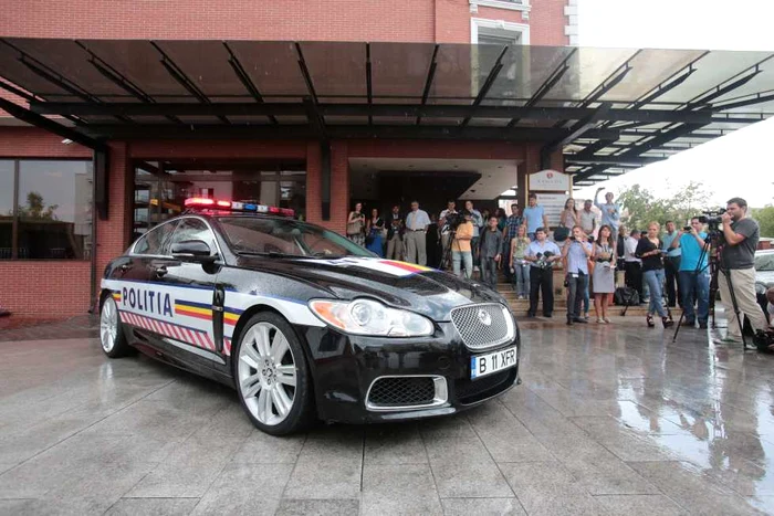 Maşina Jaguar a intrat în dotarea Poliţiei Române pentru şase luni. FOTO Mediafax