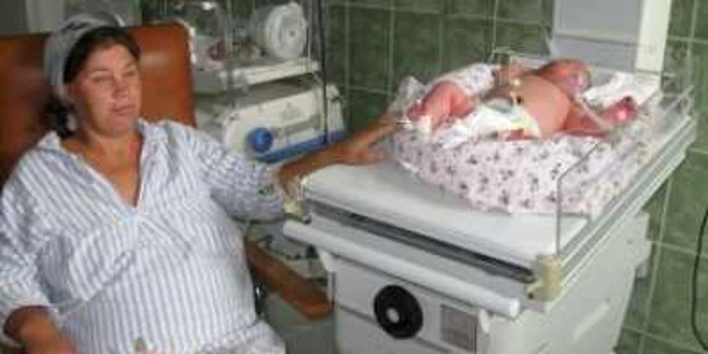 Botoşani: Fetiţa gigant a slăbit aproape un kilogram!