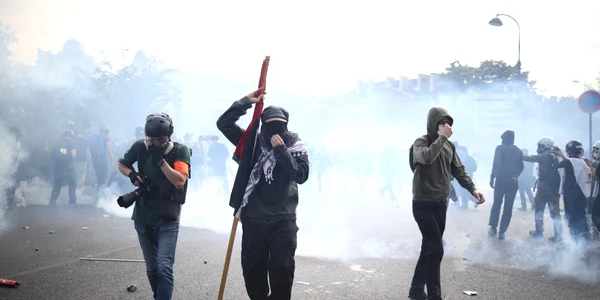 Ciocniri violente cu Poliția în timpul protestelor studenților în Franța