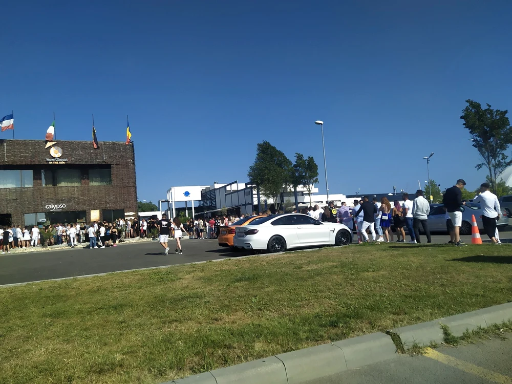 
    Cozi la intrarea în clubul Nuba, din Mamaiafoto: BLITZ / CLICK!  
