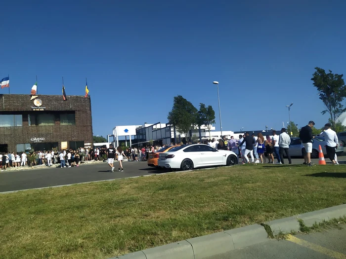 
    Cozi la intrarea în clubul Nuba, din Mamaiafoto: BLITZ / CLICK!  