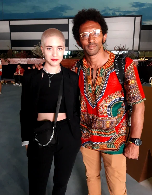 Kamara și Stephanie Sara au o relație frumoasă acum, potrivit spuselor artistului