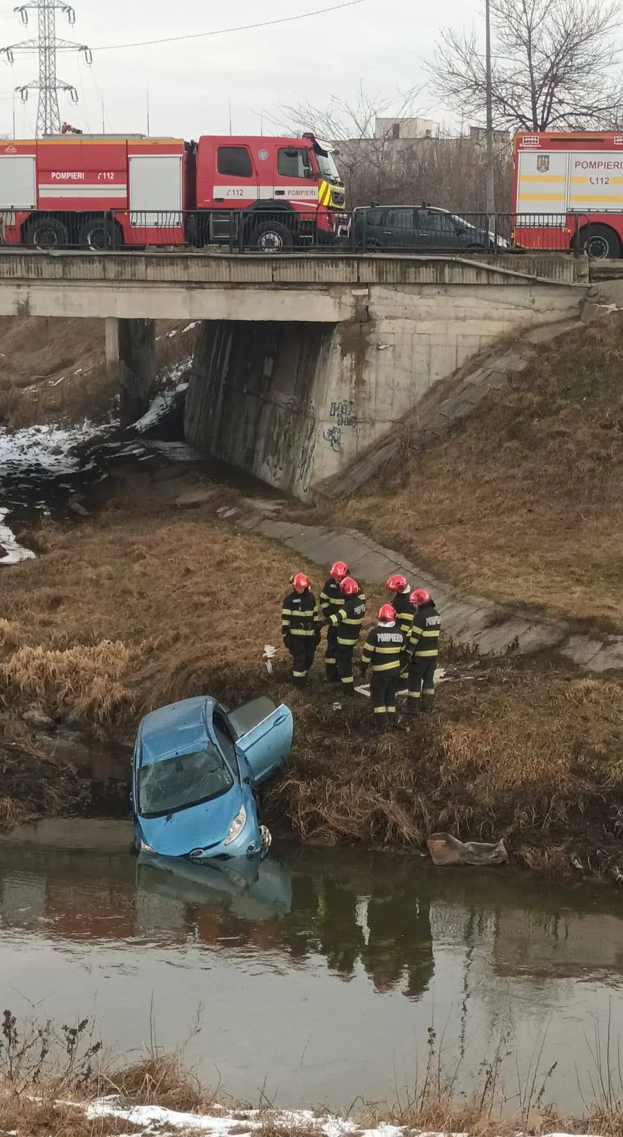 O femeie a ajuns cu mașina în râul Bahlui din Iași. Ea a reușit să se salveze singură