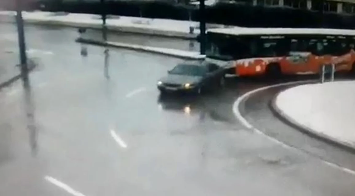 Posesor de BMW vs. şofer de autobuz varianta vasluiană Foto Adeăvrul.ro