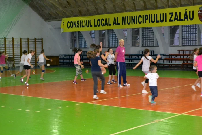 După retragerea din sport, Valeria Motgna deschisese o școală de handbal. Arhivă Adevărul 