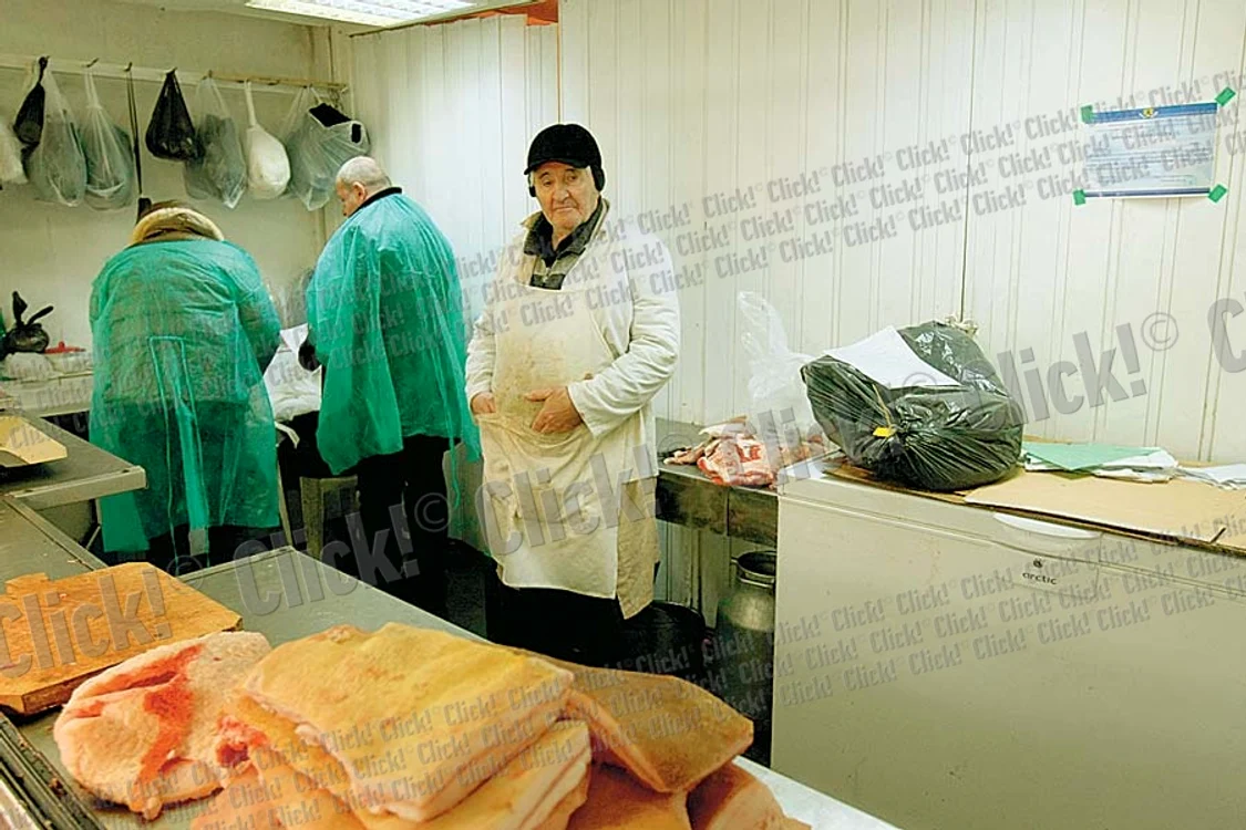 Dr. Constantina Toma a verificat toate produsele alimentare din magazinele din Matache (FOTOGRAFII: DORIN CONSTANDA)