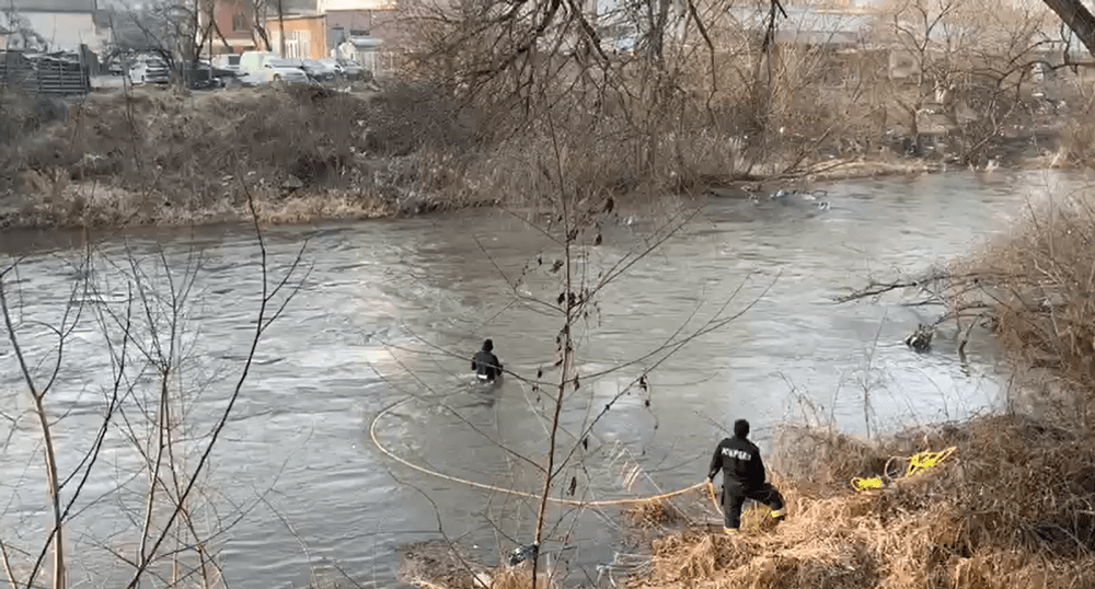 Femeie căutată în Someș, la Cluj-Napoca. A fost văzută căzând în apă în zona centrală a orașului VIDEO