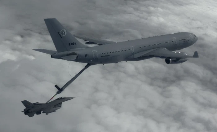 Avion de realimentare FOTO: Forțele aeriene Române/arhivă