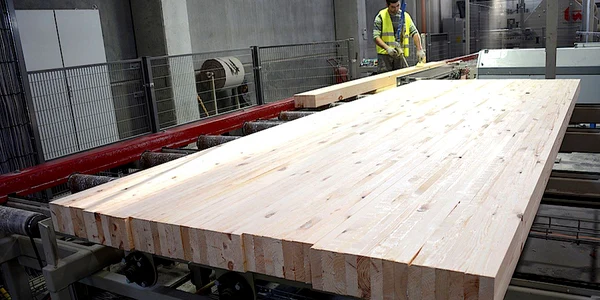 Noua hală de producţie a grinzilor lamelare de la Rădăuţi a Holzindustrie Schweighofer
